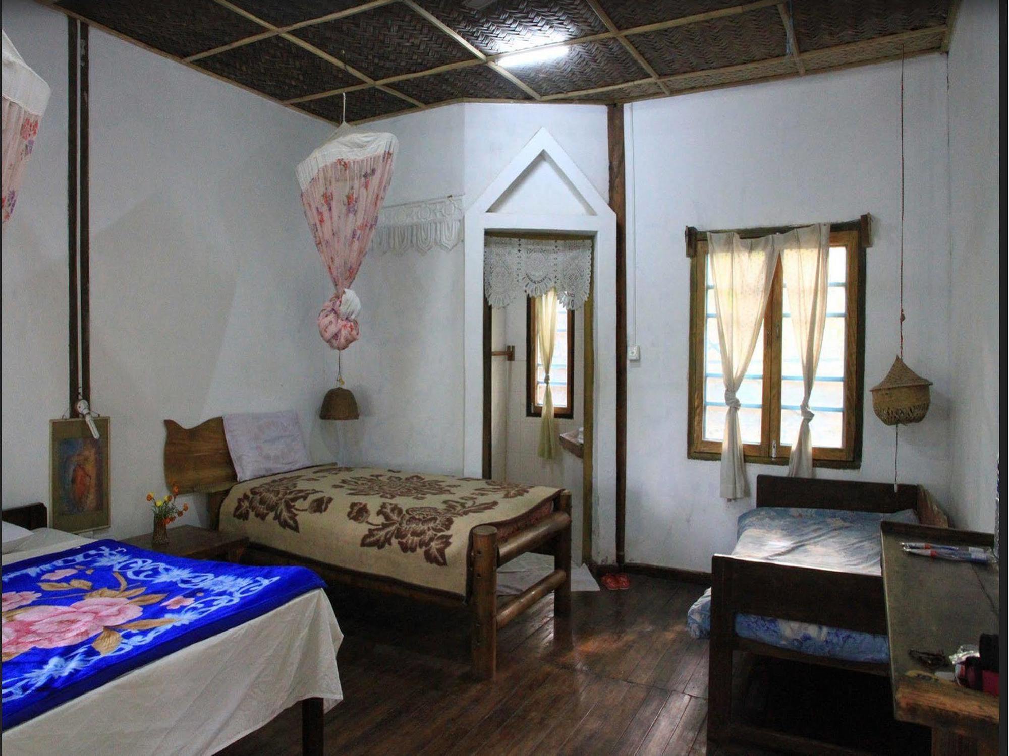 Prince Hotel Mrauk U Bagian luar foto