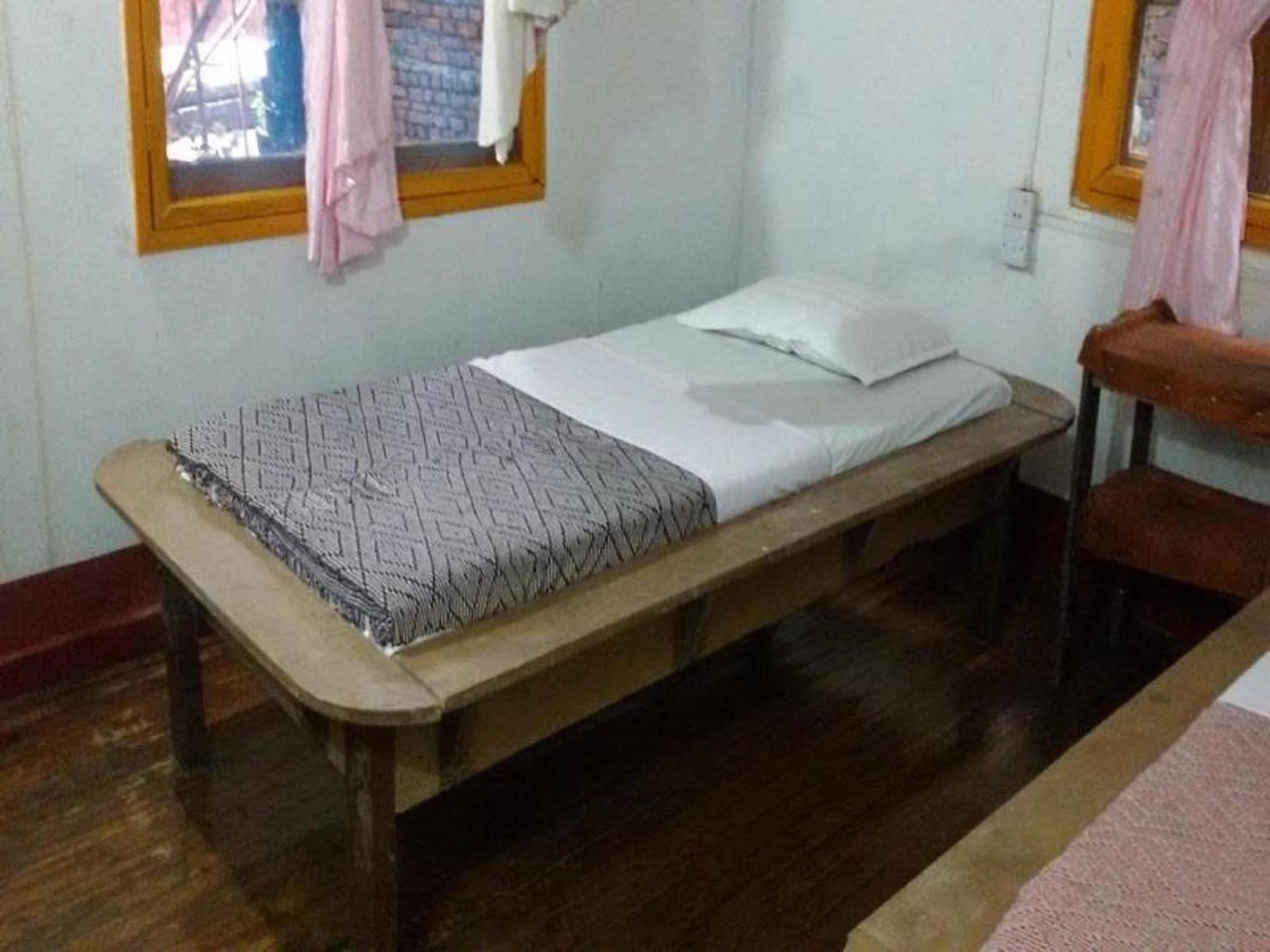 Prince Hotel Mrauk U Bagian luar foto