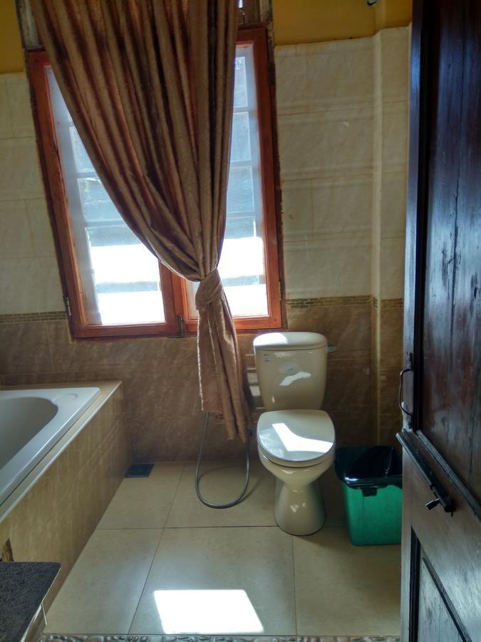 Prince Hotel Mrauk U Bagian luar foto